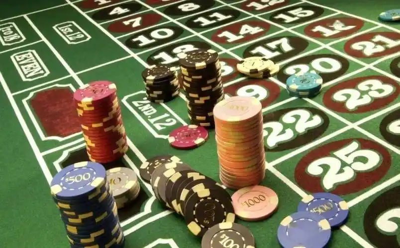 Tampilan antarmuka Live Casino lunas33 di layar smartphone dengan meja Roulette aktif